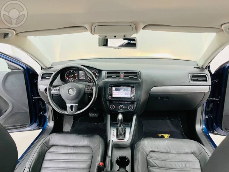 VOLKSWAGEN - JETTA 2.0 TSI HIGHLINE 200CV 4P TIPTRONIC - 2012/2013 - AZUL - R$ 70.900,00