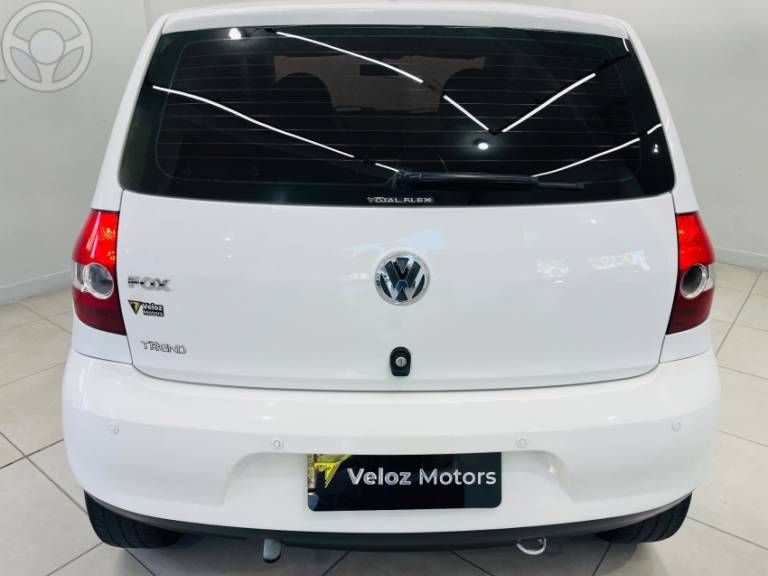 VOLKSWAGEN - FOX 1.0 MI 8V FLEX 4P MANUAL - 2009/2009 - BRANCA - R$ 27.990,00
