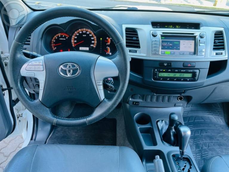 TOYOTA - HILUX 3.0 SRV TOP 4X4 CD 16V TURBO INTERCOOLER DIESEL 4P AUTOMÁTICO - 2013/2013 - BRANCA - R$ 134.990,00
