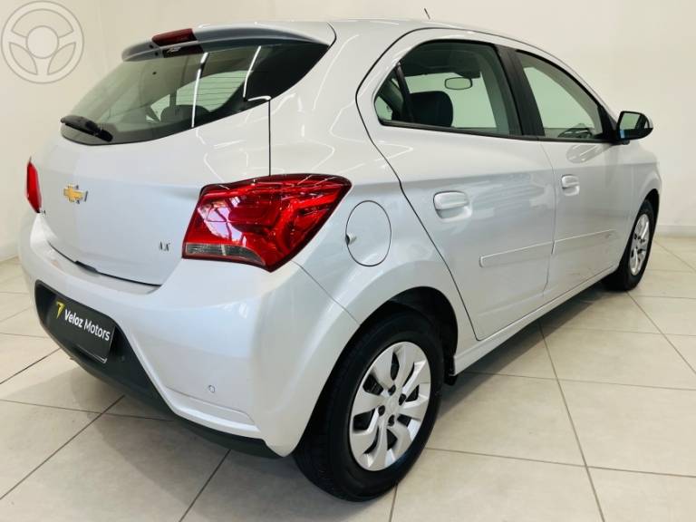 CHEVROLET - ONIX 1.0 MPFI LT 8V FLEX 4P MANUAL - 2019/2019 - PRATA - R$ 58.500,00