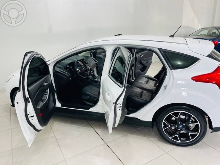 FORD - FOCUS 2.0 TITANIUM HATCH 16V FLEX 4P AUTOMÁTICO - 2014/2014 - BRANCA - R$ 59.900,00