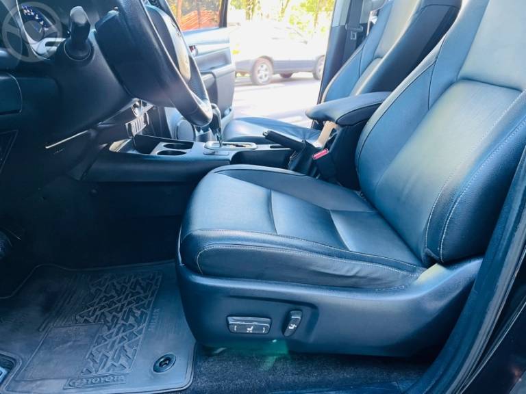 TOYOTA - HILUX 2.8 SRV 4X4 CD 16V DIESEL 4P AUTOMÁTICO - 2020/2020 - PRETA - R$ 197.900,00