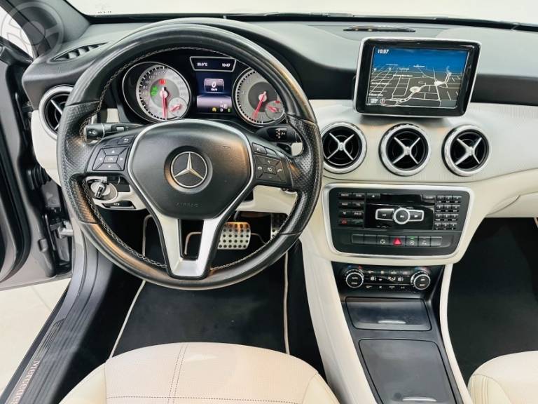 MERCEDES-BENZ - GLA 200 1.6 CGI VISION 16V TURBO FLEX 4P AUTOMÁTICO - 2015/2015 - CINZA - R$ 109.990,00