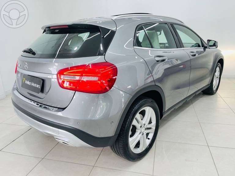 MERCEDES-BENZ - GLA 200 1.6 CGI VISION 16V TURBO FLEX 4P AUTOMÁTICO - 2015/2015 - CINZA - R$ 109.990,00