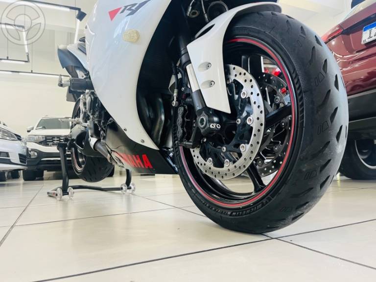 YAMAHA - YZF R1 - 2010/2010 - BRANCA - R$ 39.900,00