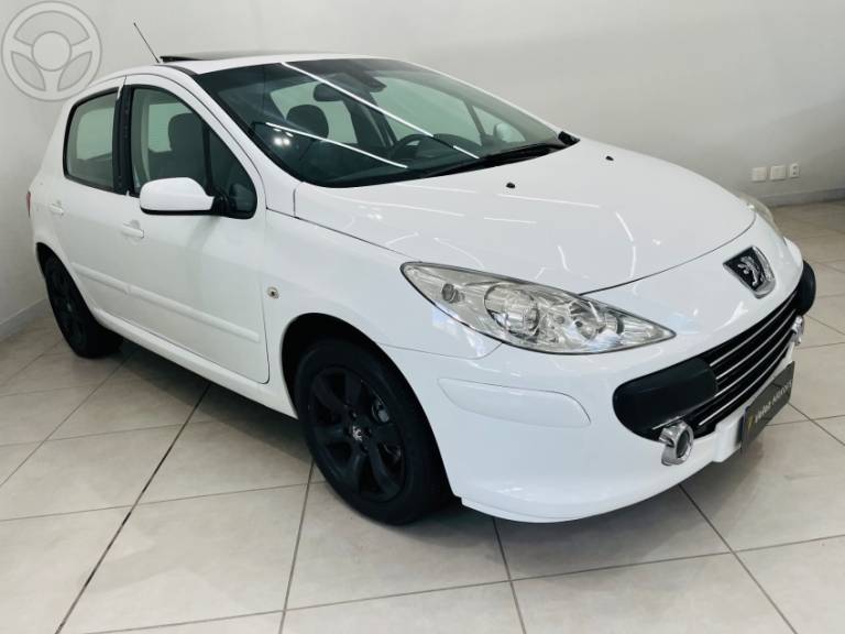 PEUGEOT - 307 2.0 PREMIUM 16V FLEX 4P AUTOMÁTICO - 2011/2012 - BRANCA - R$ 31.990,00