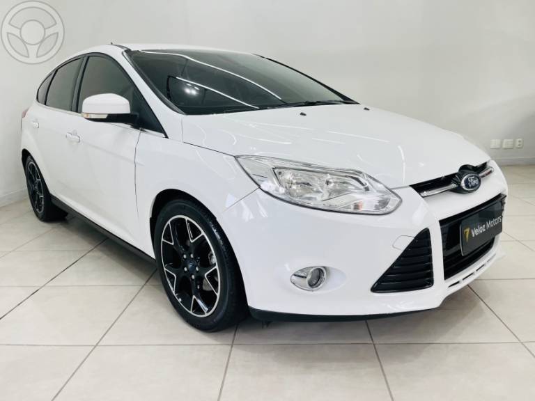 FORD - FOCUS 2.0 TITANIUM HATCH 16V FLEX 4P AUTOMÁTICO - 2014/2014 - BRANCA - R$ 59.900,00