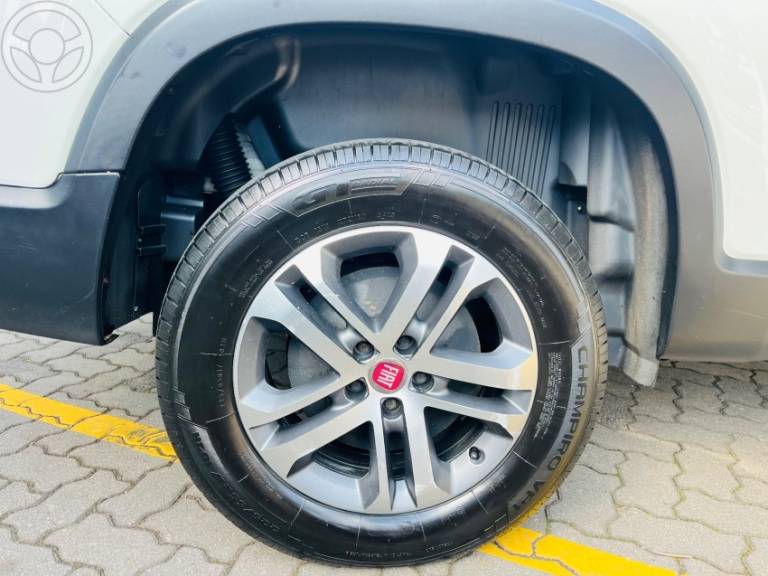 FIAT - TORO 2.0 16V TURBO DIESEL VOLCANO AT9 4X4 AUTOMÁTICO - 2016/2017 - BRANCA - R$ 95.990,00