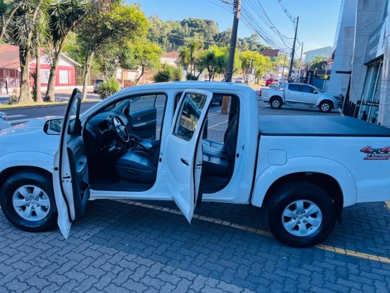 TOYOTA - HILUX 3.0 SRV TOP 4X4 CD 16V TURBO INTERCOOLER DIESEL 4P AUTOMÁTICO - 2013/2013 - BRANCA - R$ 134.990,00
