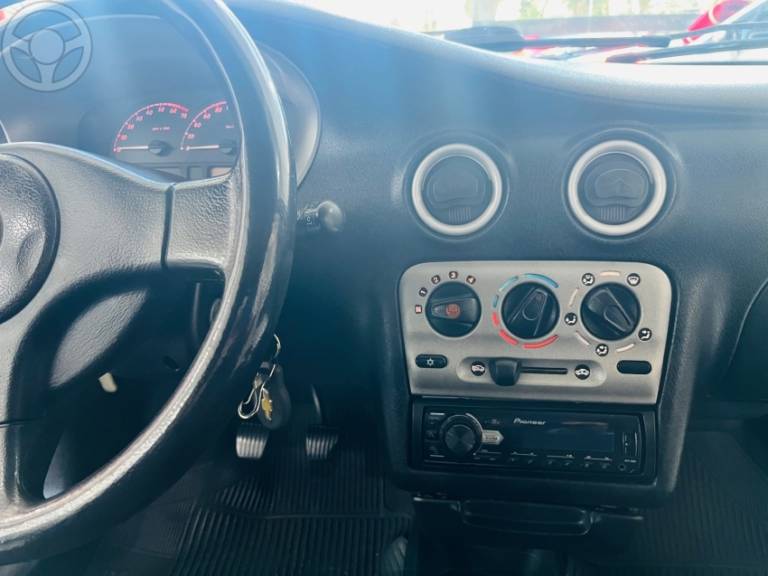 CHEVROLET - CELTA 1.0 MPFI 8V 2P MANUAL - 2002/2003 - PRATA - R$ 18.900,00
