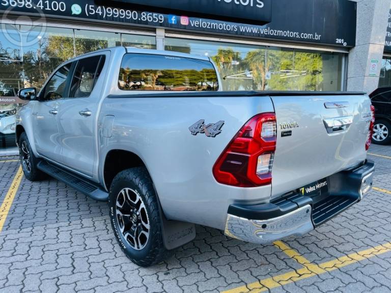 TOYOTA - HILUX 2.8 SRX PLUS 4X4 CD TURBO DIESEL 4P AUTOMÁTICO - 2021/2021 - PRATA - R$ 244.990,00