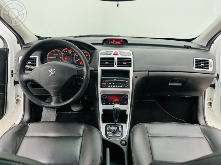 PEUGEOT - 307 2.0 PREMIUM 16V FLEX 4P AUTOMÁTICO - 2011/2012 - BRANCA - R$ 31.990,00