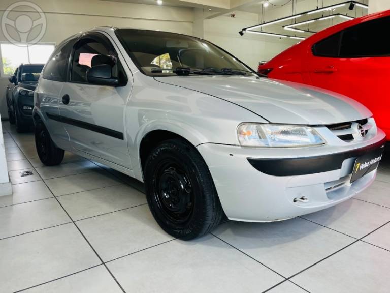 CHEVROLET - CELTA 1.0 MPFI 8V 2P MANUAL - 2002/2003 - PRATA - R$ 18.900,00