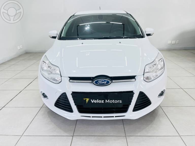 FORD - FOCUS 2.0 TITANIUM HATCH 16V FLEX 4P AUTOMÁTICO - 2014/2014 - BRANCA - R$ 59.900,00