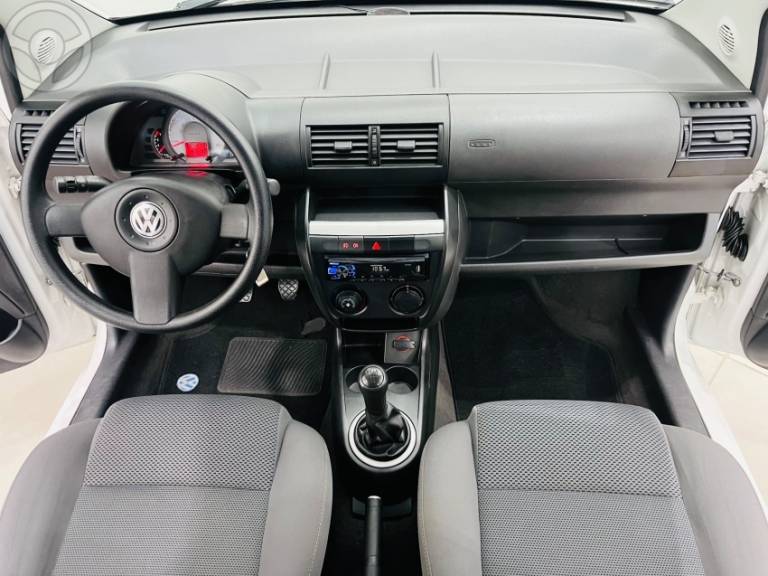 VOLKSWAGEN - FOX 1.0 MI 8V FLEX 4P MANUAL - 2009/2009 - BRANCA - R$ 27.990,00