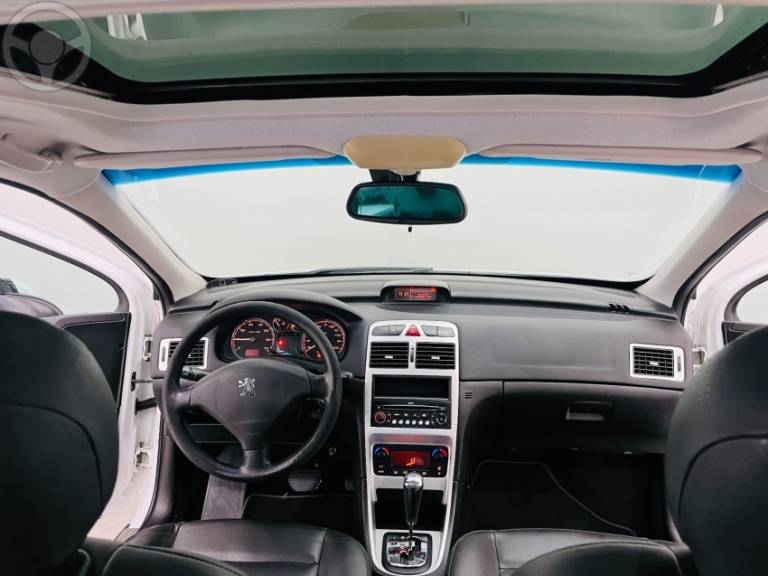 PEUGEOT - 307 2.0 PREMIUM 16V FLEX 4P AUTOMÁTICO - 2011/2012 - BRANCA - R$ 31.990,00