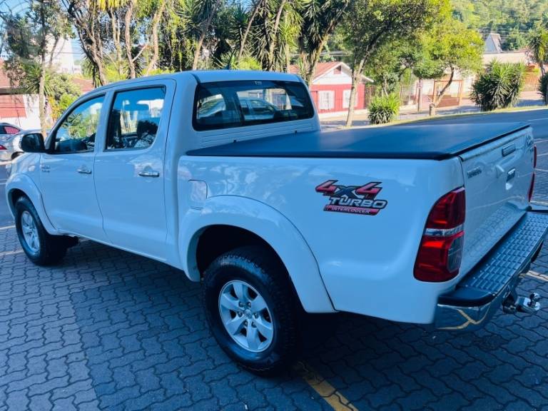 TOYOTA - HILUX 3.0 SRV TOP 4X4 CD 16V TURBO INTERCOOLER DIESEL 4P AUTOMÁTICO - 2013/2013 - BRANCA - R$ 134.990,00