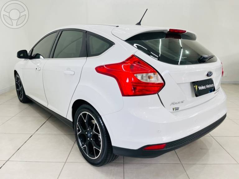 FORD - FOCUS 2.0 TITANIUM HATCH 16V FLEX 4P AUTOMÁTICO - 2014/2014 - BRANCA - R$ 59.900,00
