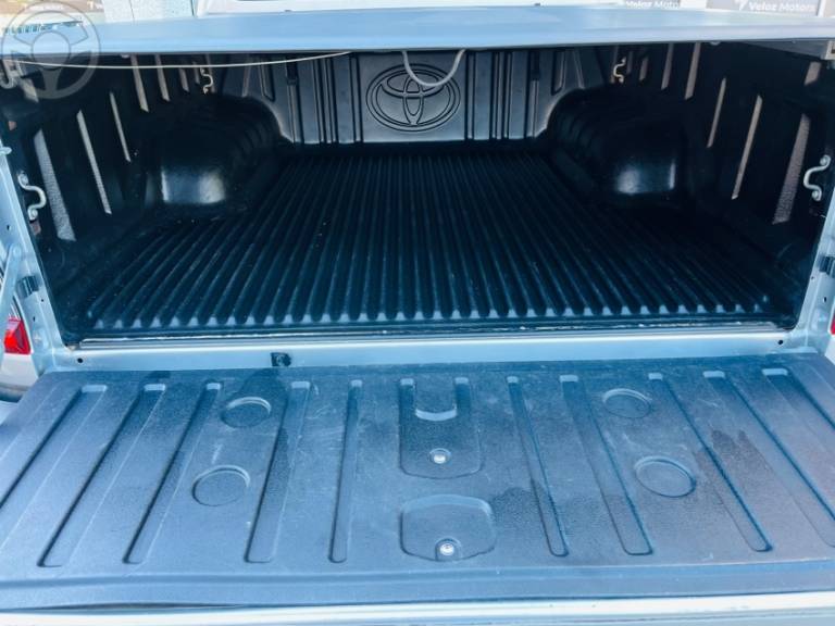 TOYOTA - HILUX 2.8 SRX PLUS 4X4 CD TURBO DIESEL 4P AUTOMÁTICO - 2021/2021 - PRATA - R$ 244.990,00