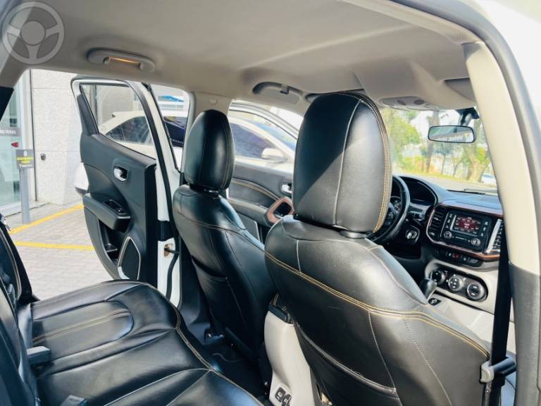 FIAT - TORO 2.0 16V TURBO DIESEL VOLCANO AT9 4X4 AUTOMÁTICO - 2016/2017 - BRANCA - R$ 95.990,00