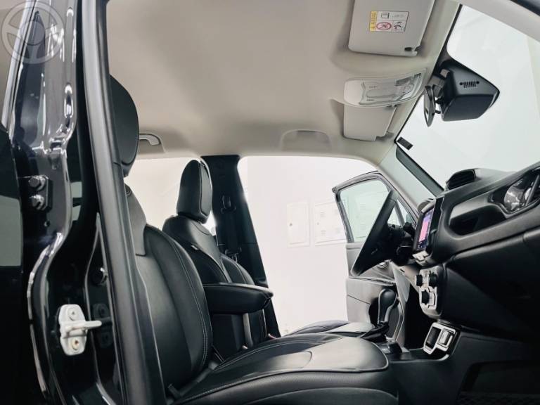 JEEP - RENEGADE 1.3 LONGITUDE T270 TURBO FLEX 4P AUTOMÁTICO - 2022/2023 - PRETA - R$ 114.900,00