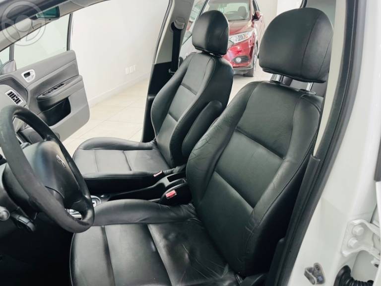 PEUGEOT - 307 2.0 PREMIUM 16V FLEX 4P AUTOMÁTICO - 2011/2012 - BRANCA - R$ 31.990,00