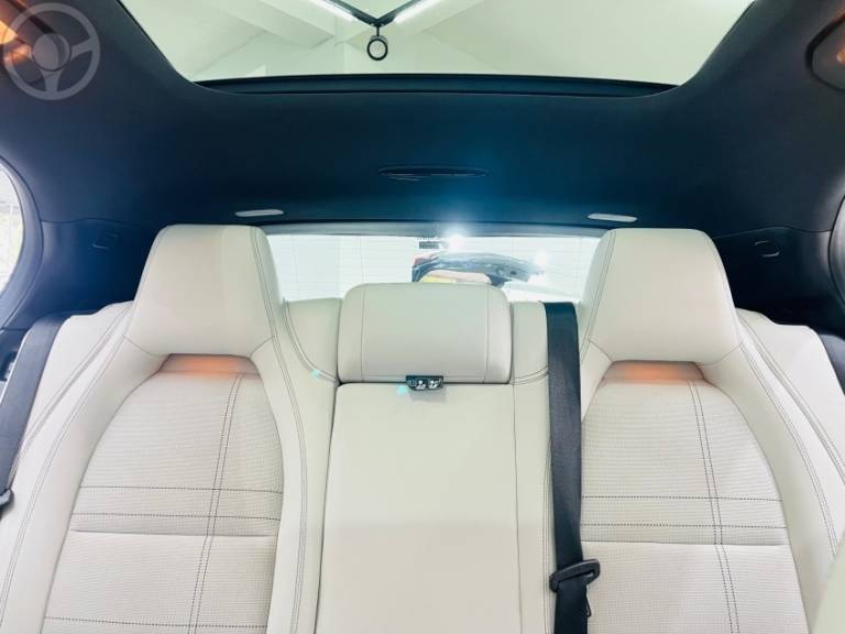 MERCEDES-BENZ - GLA 200 1.6 CGI VISION 16V TURBO FLEX 4P AUTOMÁTICO - 2015/2015 - CINZA - R$ 109.990,00