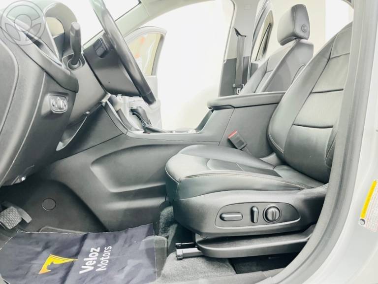 CHEVROLET - EQUINOX 2.0 16V TURBO LT AUTOMÁTICO - 2018/2018 - PRATA - R$ 109.900,00