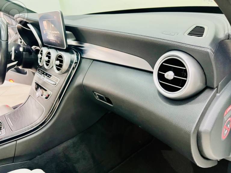MERCEDES-BENZ - C 250 2.0 CGI SPORT TURBO 16V 4P AUTOMÁTICO - 2016/2016 - BRANCA - R$ 149.990,00