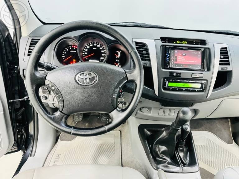 TOYOTA - HILUX 3.0 SRV 4X4 CD 16V TURBO INTERCOOLER DIESEL 4P MANUAL - 2010/2011 - PRETA - R$ 112.990,00