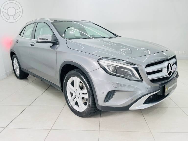 MERCEDES-BENZ - GLA 200 1.6 CGI VISION 16V TURBO FLEX 4P AUTOMÁTICO - 2015/2015 - CINZA - R$ 115.900,00