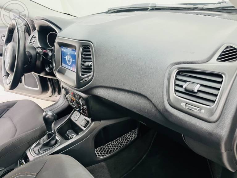 JEEP - COMPASS 2.0 16V FLEX SPORT AUTOMÁTICO - 2020/2021 - CINZA - R$ 99.900,00