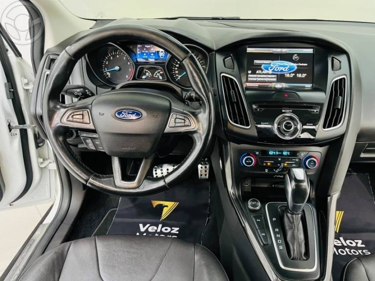 FORD - FOCUS 2.0 TITANIUM PLUS 16V FLEX 4P AUTOMÁTICO - 2015/2016 - BRANCA - R$ 74.500,00
