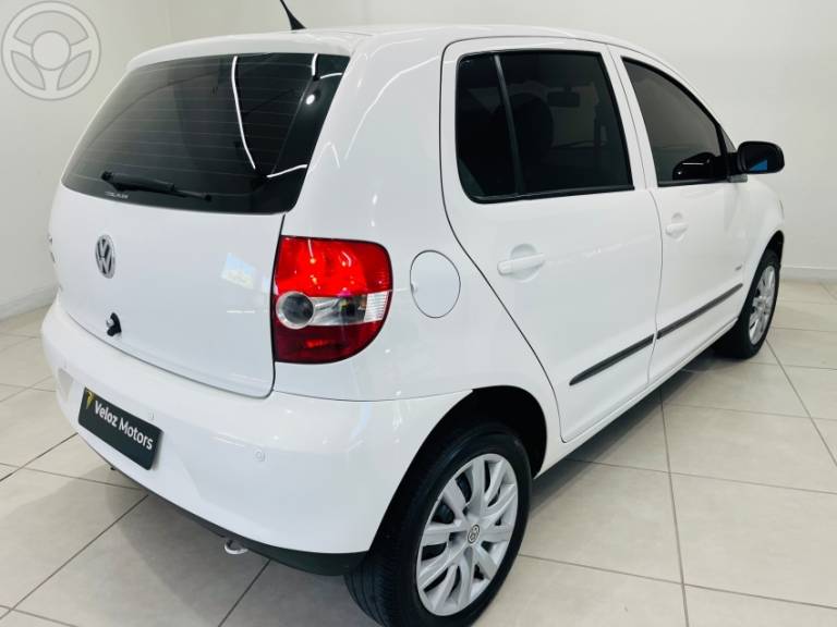 VOLKSWAGEN - FOX 1.0 MI 8V FLEX 4P MANUAL - 2009/2009 - BRANCA - R$ 27.990,00