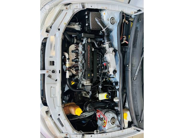 CHEVROLET - CELTA 1.0 MPFI 8V 2P MANUAL - 2002/2003 - PRATA - R$ 18.900,00