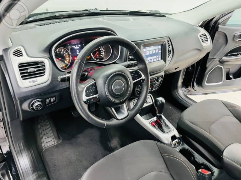 JEEP - COMPASS 2.0 16V FLEX SPORT AUTOMÁTICO - 2018/2019 - PRETA - R$ 98.900,00