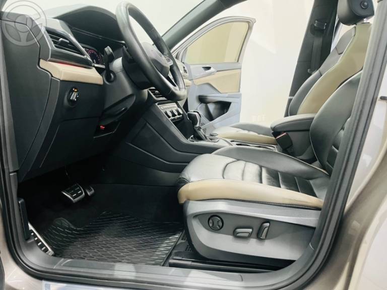 VOLKSWAGEN - TAOS 1.4 16V LAUNCHING TSI FLEX 4P AUTOMÁTICO - 2021/2022 - BEGE - R$ 157.900,00