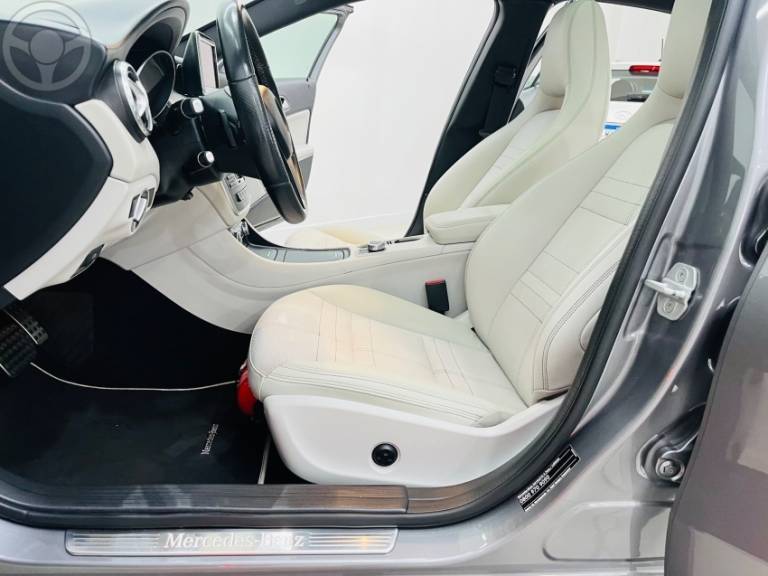 MERCEDES-BENZ - GLA 200 1.6 CGI VISION 16V TURBO FLEX 4P AUTOMÁTICO - 2015/2015 - CINZA - R$ 109.990,00