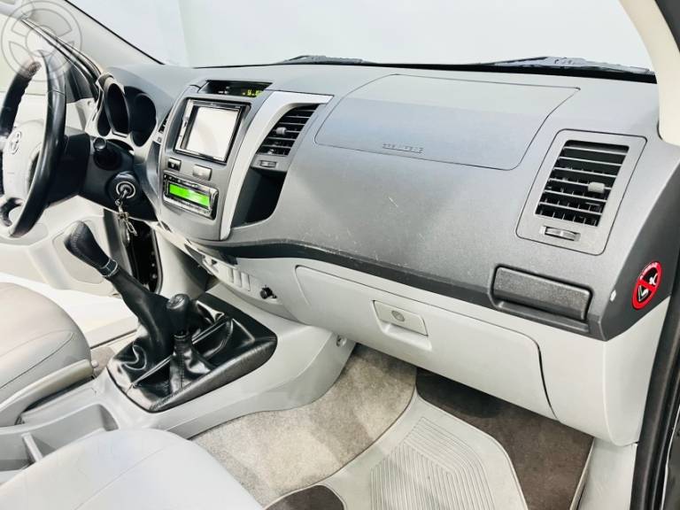 TOYOTA - HILUX 3.0 SRV 4X4 CD 16V TURBO INTERCOOLER DIESEL 4P MANUAL - 2010/2011 - PRETA - R$ 112.990,00