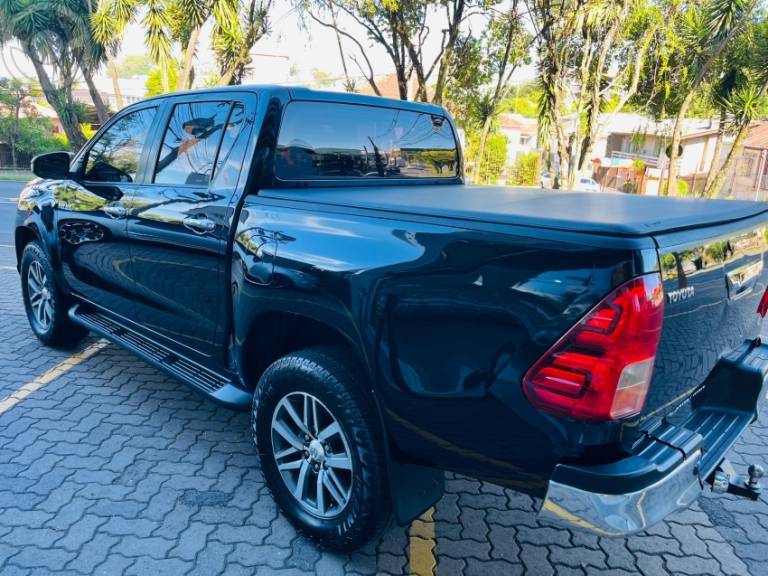 TOYOTA - HILUX 2.8 SRV 4X4 CD 16V DIESEL 4P AUTOMÁTICO - 2020/2020 - PRETA - R$ 197.900,00