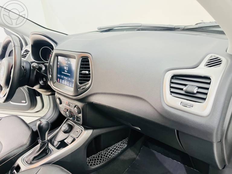 JEEP - COMPASS 2.0 16V DIESEL LONGITUDE 4X4 AUTOMÁTICO - 2018/2019 - BRANCA - R$ 124.990,00