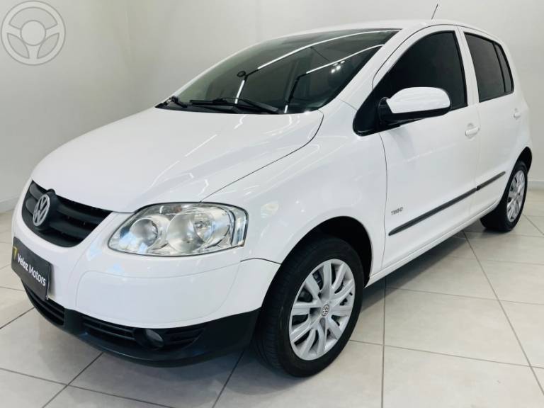 VOLKSWAGEN - FOX 1.0 MI 8V FLEX 4P MANUAL - 2009/2009 - BRANCA - R$ 27.990,00