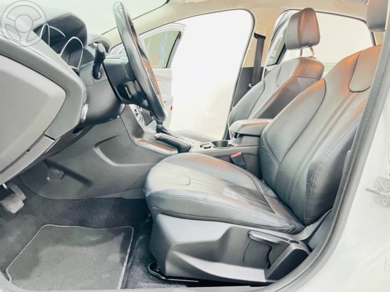 FORD - FOCUS 2.0 TITANIUM HATCH 16V FLEX 4P AUTOMÁTICO - 2014/2014 - BRANCA - R$ 59.900,00