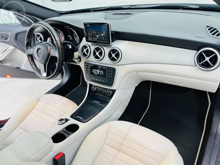 MERCEDES-BENZ - GLA 200 1.6 CGI VISION 16V TURBO FLEX 4P AUTOMÁTICO - 2015/2015 - CINZA - R$ 109.990,00