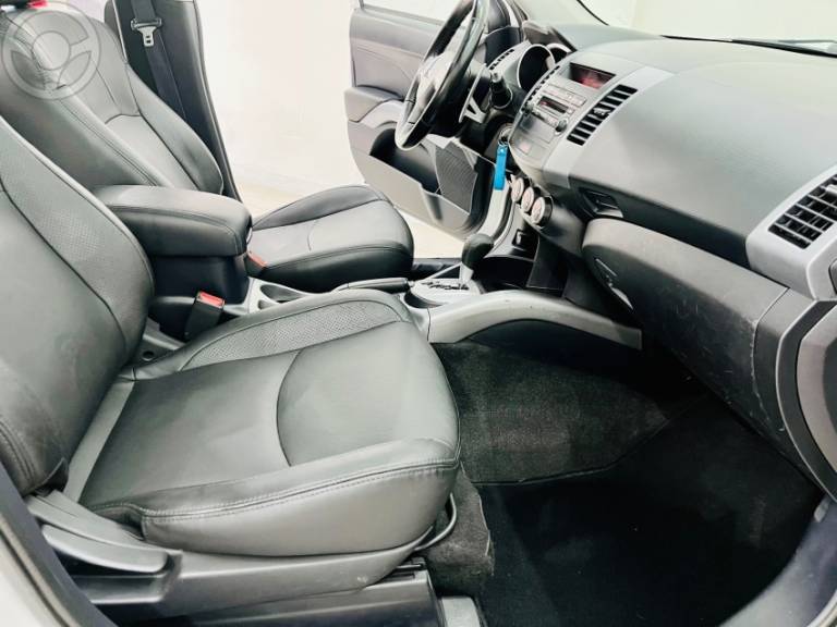MITSUBISHI - OUTLANDER 2.0 16V 4P AUTOMÁTICO - 2012/2013 - BRANCA - R$ 62.990,00