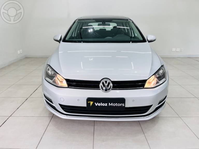 VOLKSWAGEN - GOLF 1.4 TSI HIGHLINE 16V 4P AUTOMÁTICO - 2013/2014 - PRATA - R$ 79.990,00