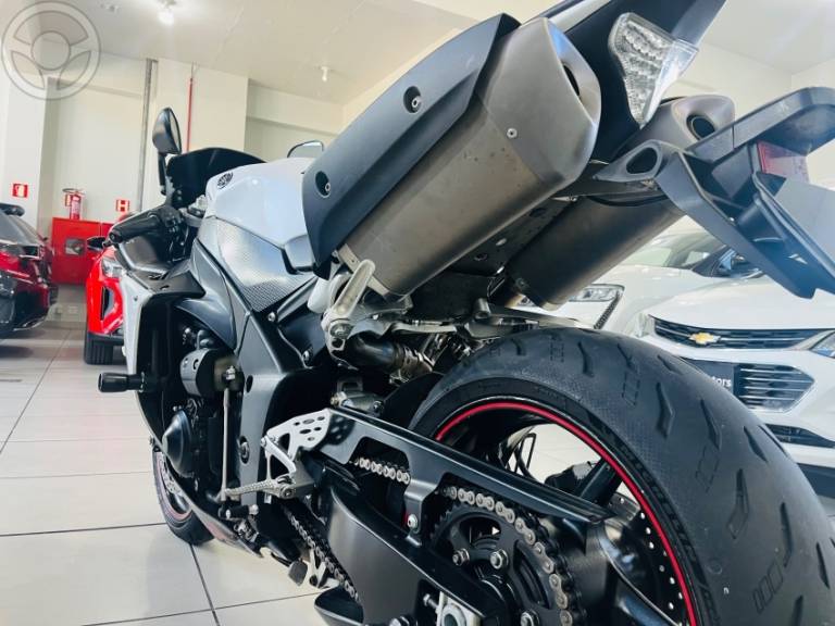 YAMAHA - YZF R1 - 2010/2010 - BRANCA - R$ 39.900,00