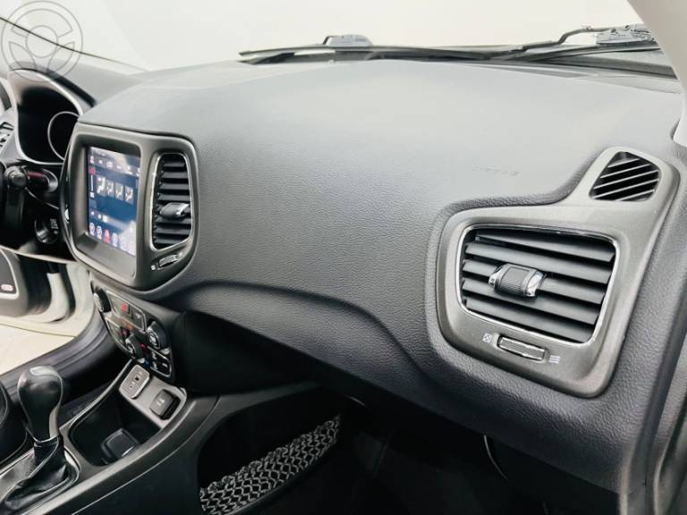 JEEP - COMPASS 2.0 16V FLEX LONGITUDE AUTOMÁTICO - 2017/2018 - BRANCA - R$ 93.990,00