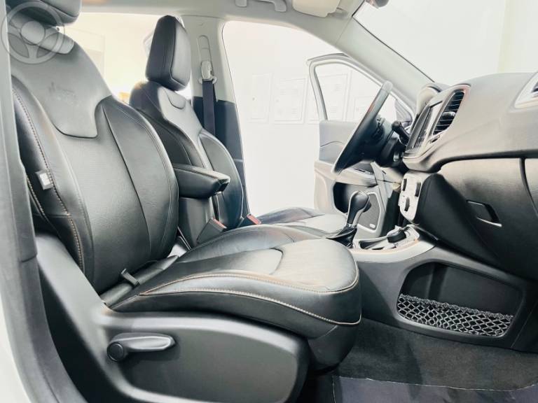 JEEP - COMPASS 2.0 16V DIESEL LONGITUDE 4X4 AUTOMÁTICO - 2018/2019 - BRANCA - R$ 124.990,00