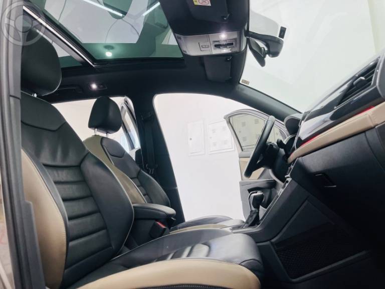 VOLKSWAGEN - TAOS 1.4 16V LAUNCHING TSI FLEX 4P AUTOMÁTICO - 2021/2022 - BEGE - R$ 157.900,00